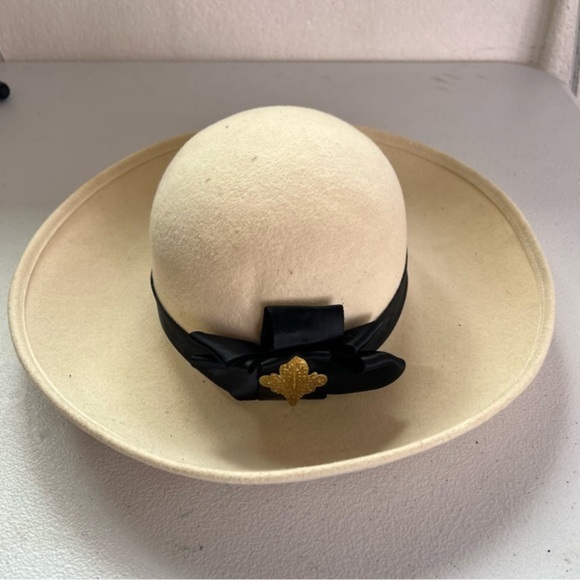 Vintage wool cream hat